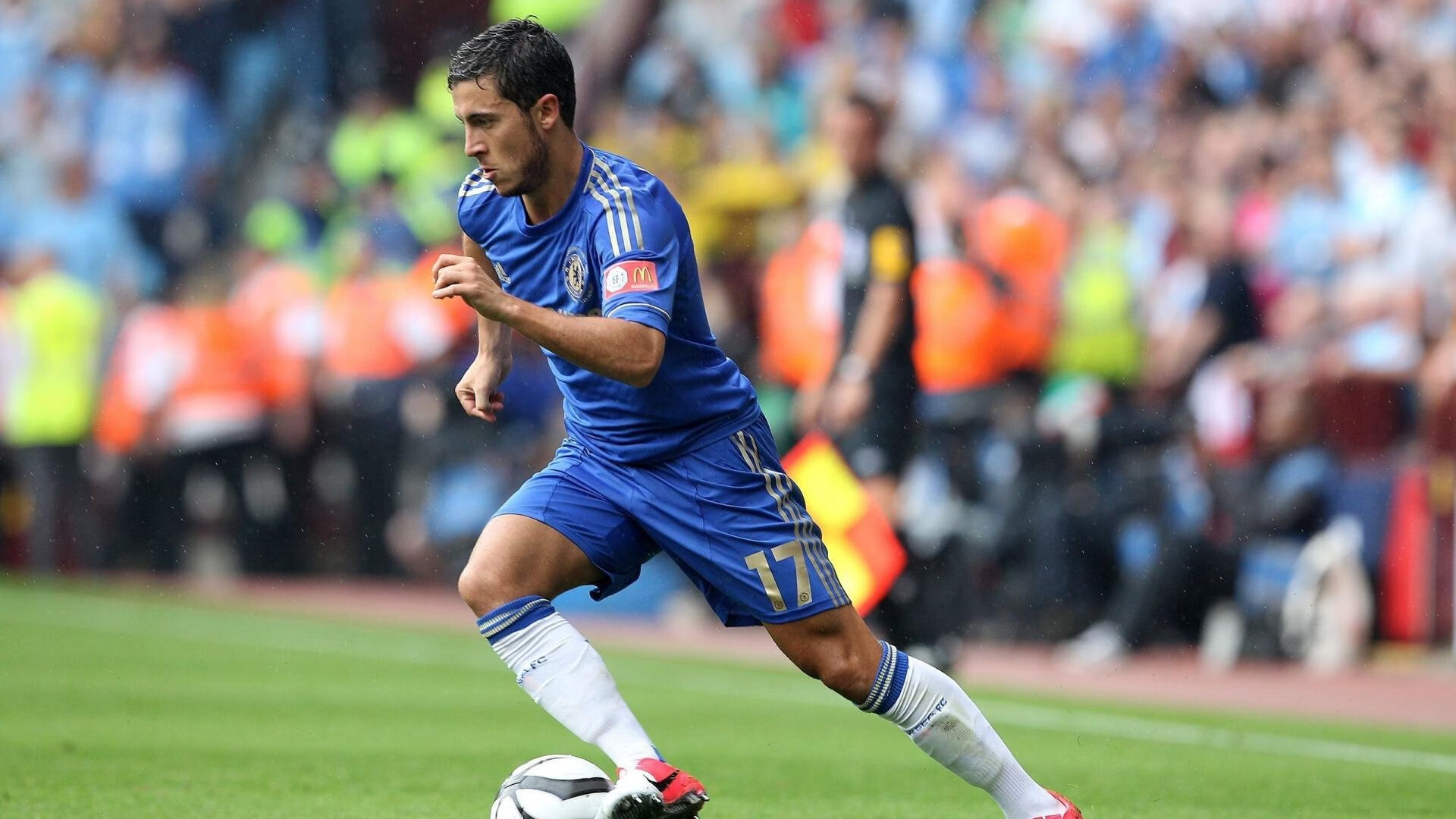 “尼古拉斯·桑特基的快速突破与精准配合，推动美洲狮队成为新一代强队”